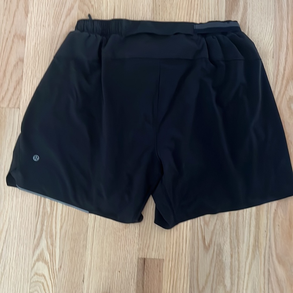 Men’s XL Lululemon shorts, lined, only worn once. No front pockets.